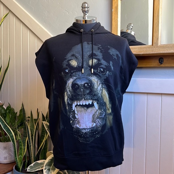 GIVENCHY PARIS ROTTWEILER Sleeveless Hoodie in Black - Picture 2 of 15